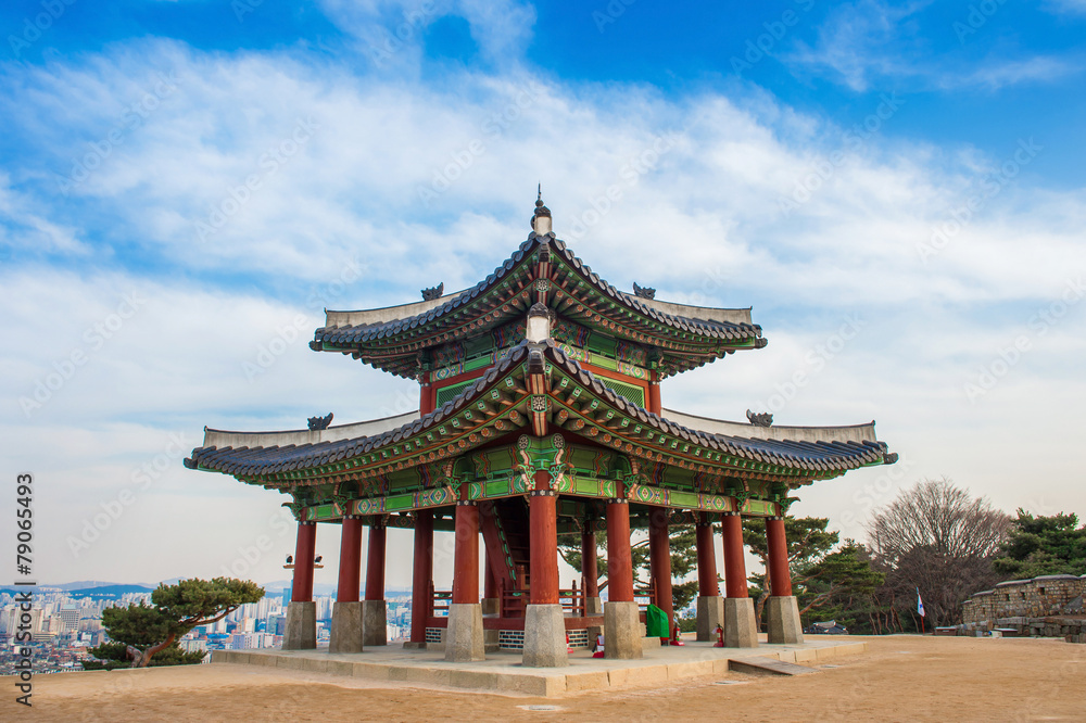 Fototapeta premium Hwaseong fortress in Suwon,Korea