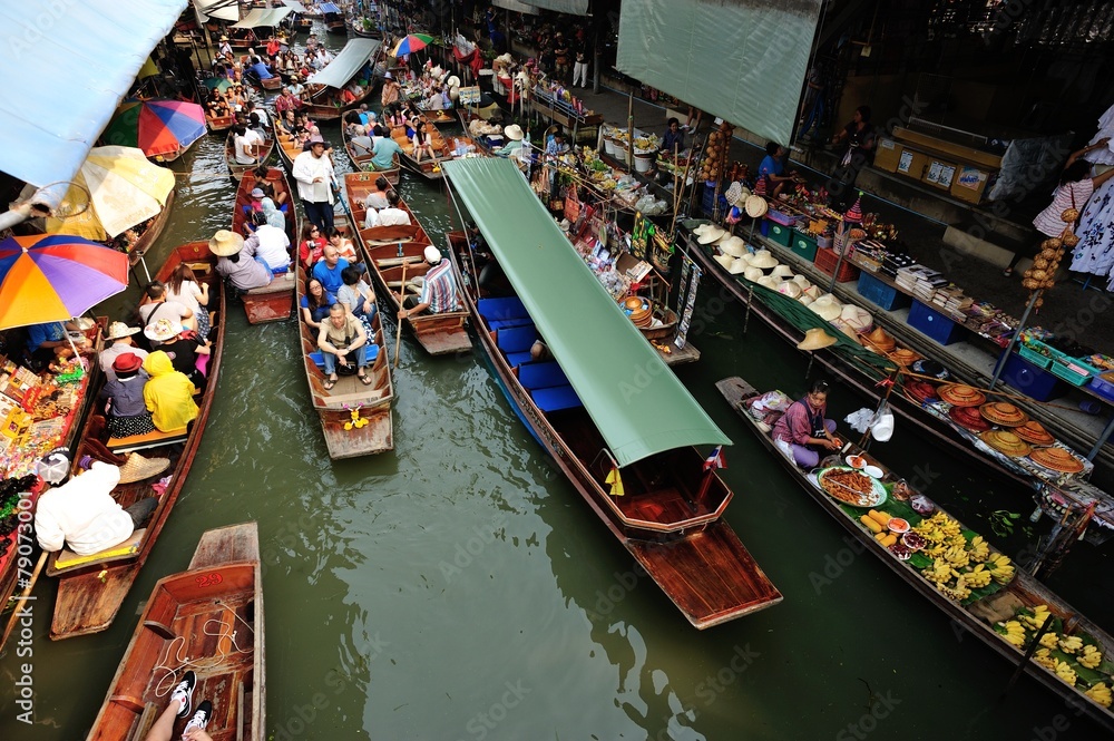 BANGKOK,THAILAND - JANUARY 30 : Damonen saduak floating market - obrazy, fototapety, plakaty 