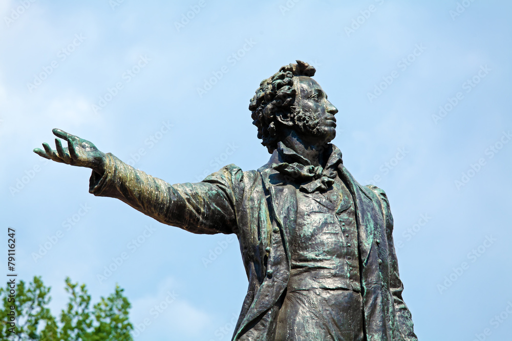 Fototapeta premium Famous Poet Alexander Pushkin Statue, Saint Petersburg