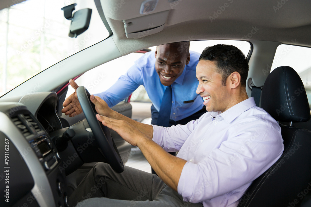 african salesman explaining car features to customer