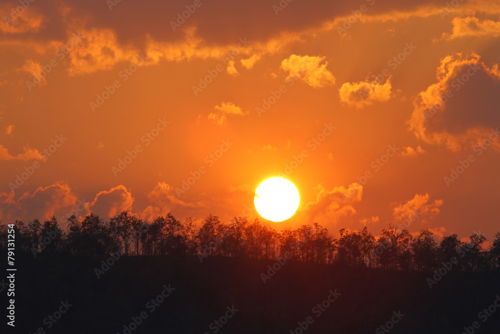 Obraz premium orange sunset on mountain