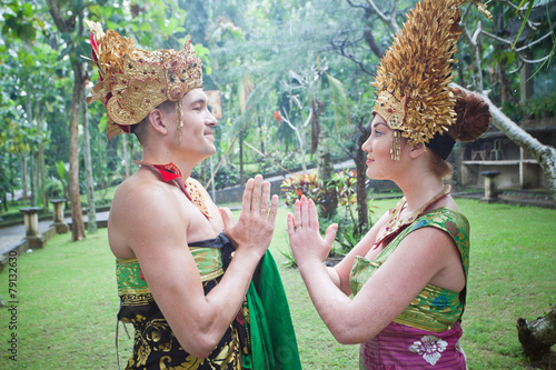 Foto couple at honeymoon in Balinese tradition