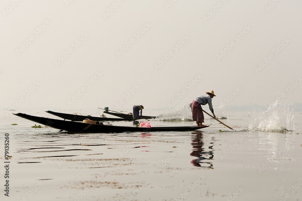 Naklejka premium Fishermen in Inle lakes sunset, Myanmar.