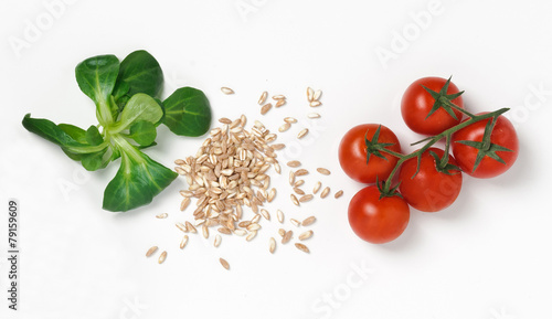 Farro, pomodorini e valeriana