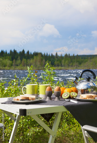 Campingfrühstück am Fluß photo