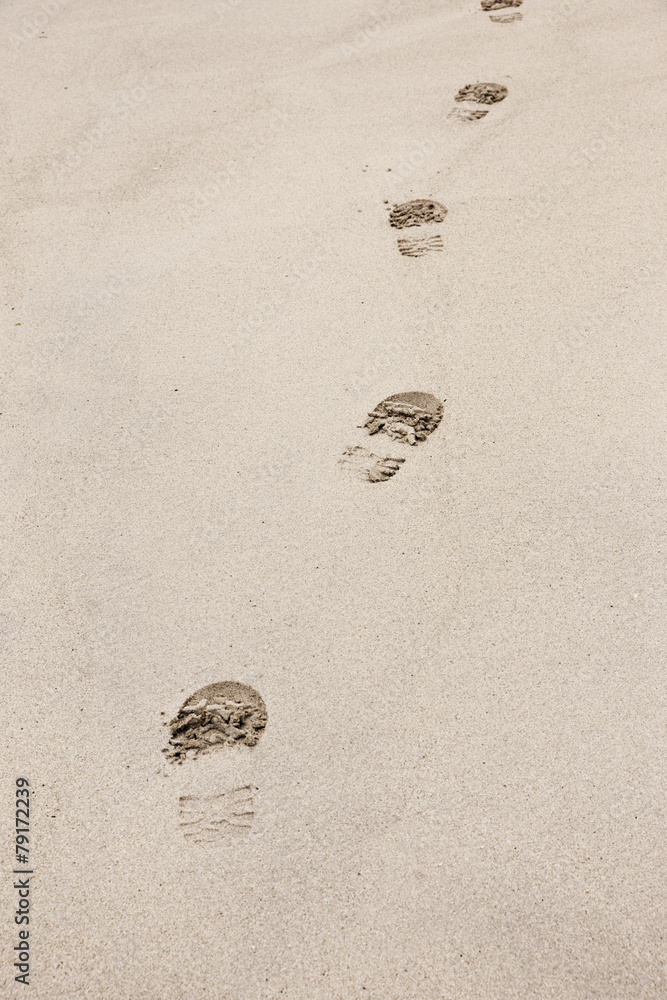 Fußspuren im Sand Stock-Foto | Adobe Stock