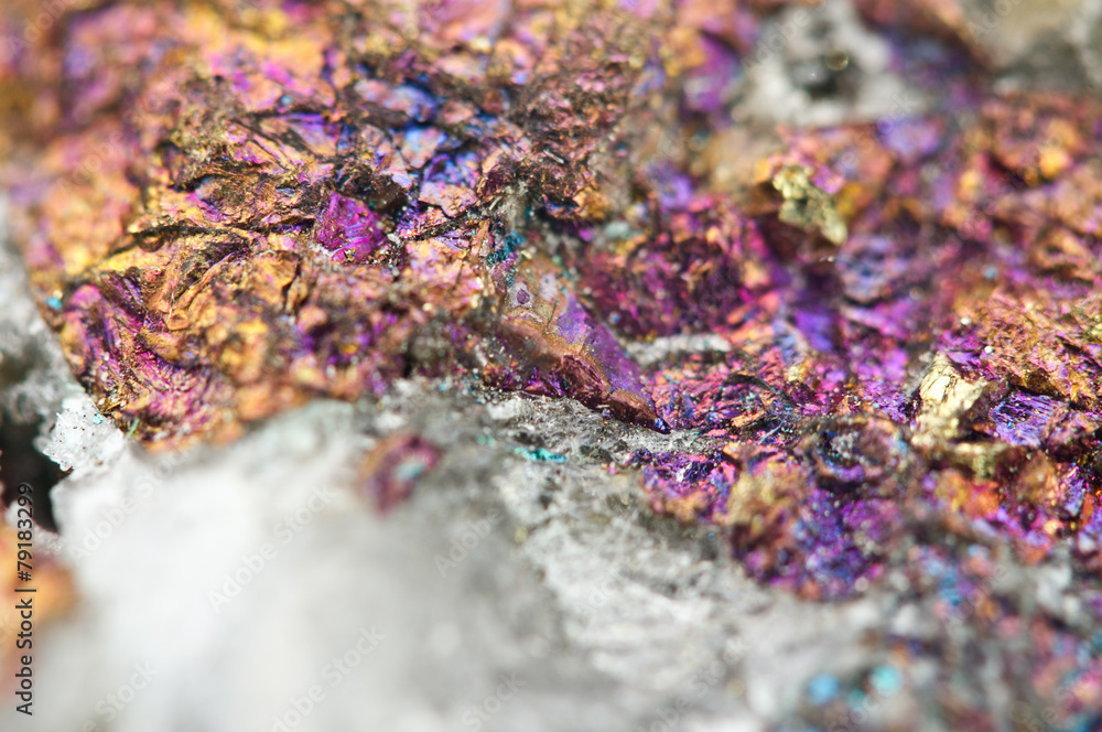 Obraz premium Chalcopyrite in quartz, It has the chemical formula (CuFeS2).