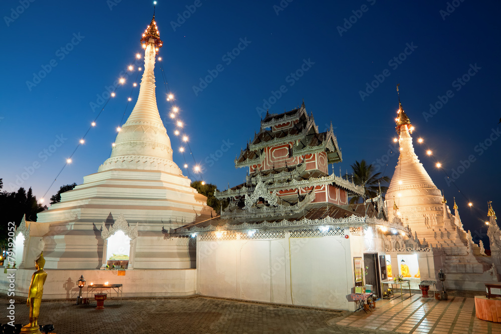 Fototapeta premium Temple of Phra That Doi Kong Mu, province Mae Hong Son, Thailand