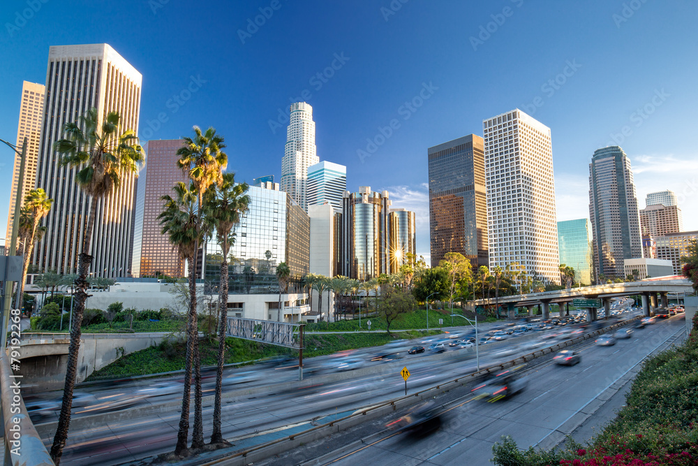 Fototapeta premium Los Angeles centrum miasta budynków skyline ruchu drogowego