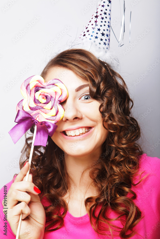 Naklejka premium Funny curly woman holding big lollipop.
