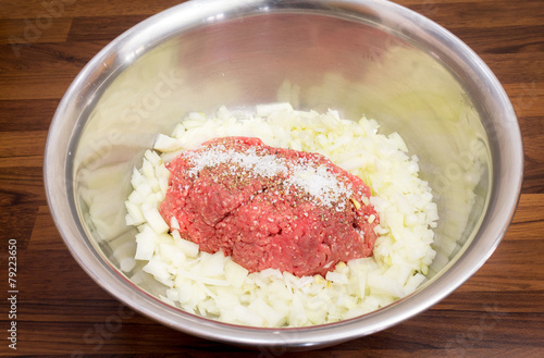 Hackfleisch mit Zwiebeln I