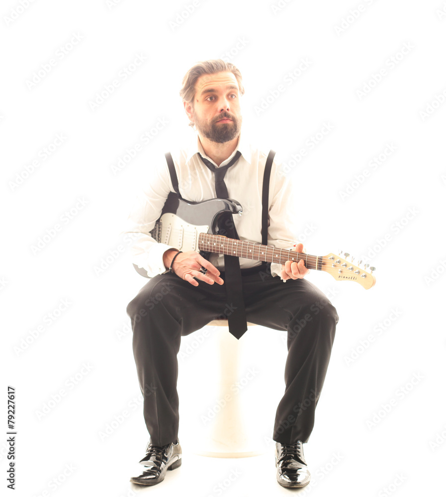 Mann mit gitarre und Vollbart Mann mit gitarre und Vollbart