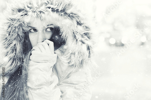 Fototapeta Naklejka Na Ścianę i Meble -  black and white portrait of a young girl snow cold monochrome