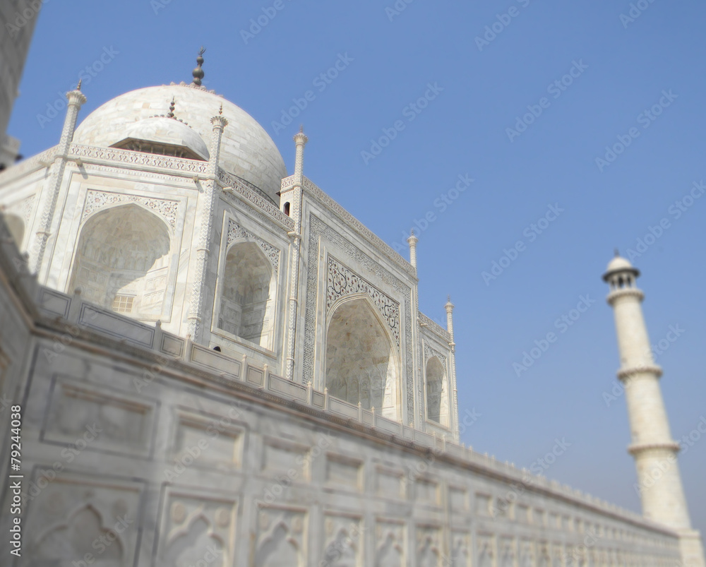 Obraz premium Iconic perspective of the Taj Mahal mausoleum