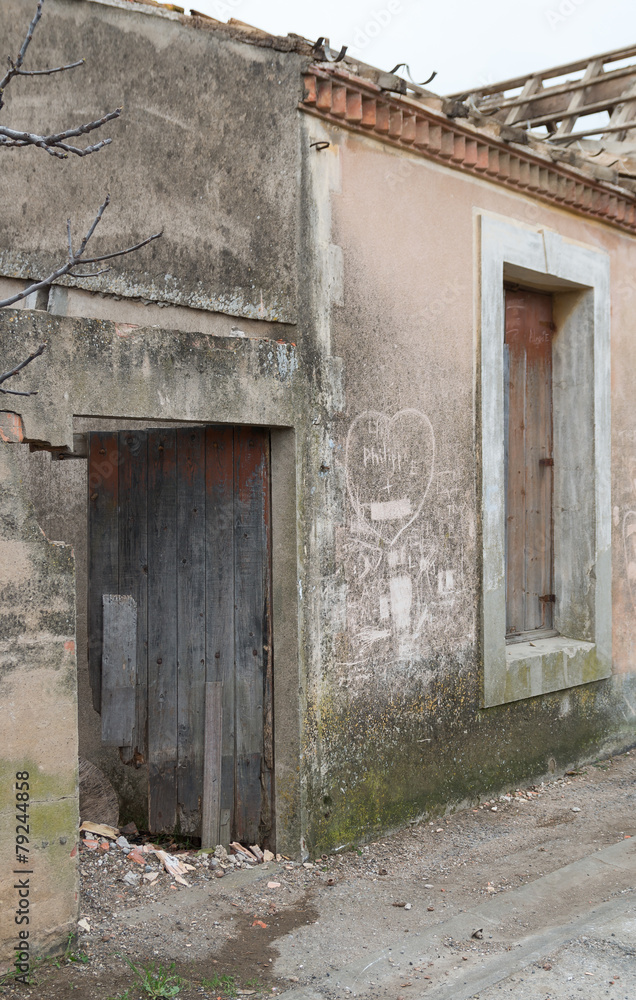 Façade de maison abimée