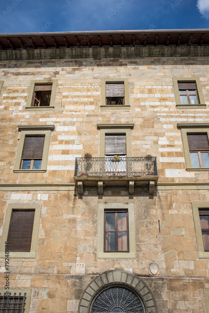 Facciata palazzo signorile, casa torre, centro storico, Pisa