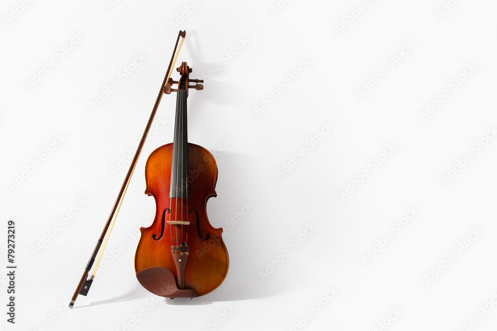 Naklejka premium Violin and bow on white background