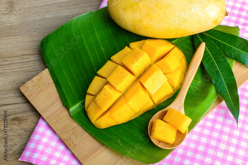 Fototapeta Naklejka Na Ścianę i Meble -  Yellow mango on wooden table