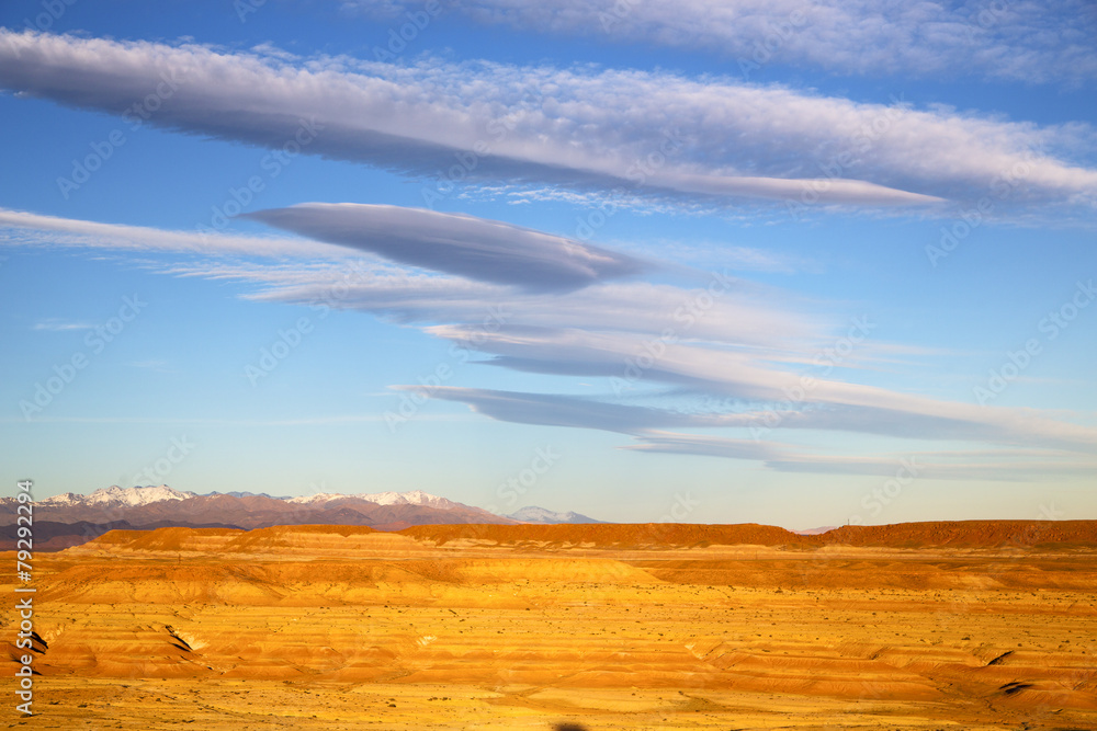Fototapeta premium hill africa in morocco historical village brick wall