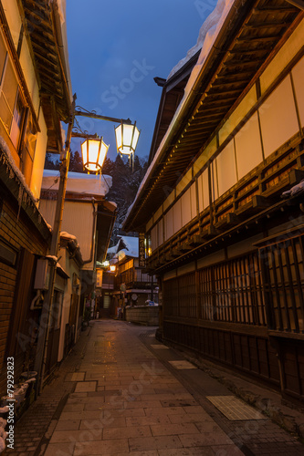日本　長野　渋温泉街の石畳　The wooden building where Japanese  Shibu Onsen © norikko