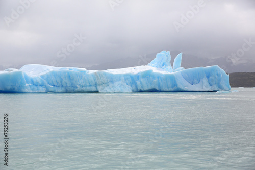 Icebergs on the Argentino Lake © goodluz