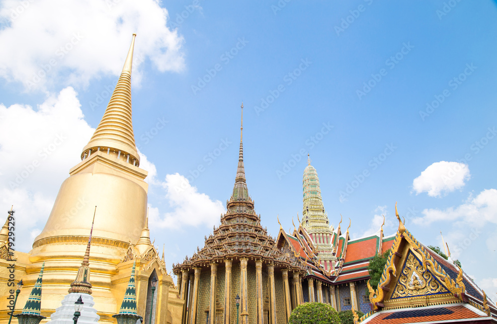 Fototapeta premium Beautiful corner of with Wat Phra Kaeo in Bangkok.