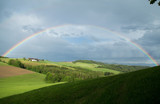 Bauernhaus unter Regenbogen