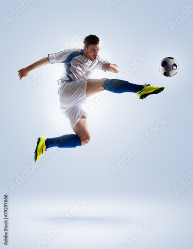 soccer player in action © 103tnn