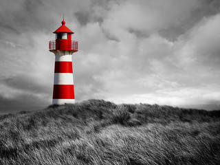 Acrylglasbilder Themen Rot-weißer Leuchtturm an der Küste  © by-studio