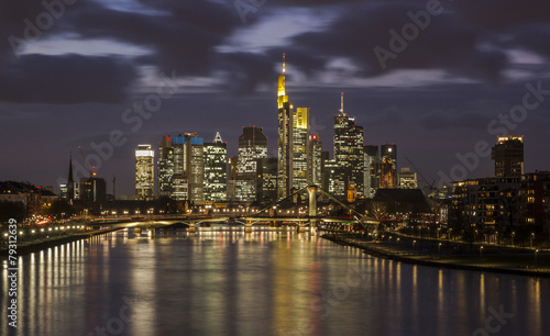 Frankfurt-Skyline am Abend © kuegi