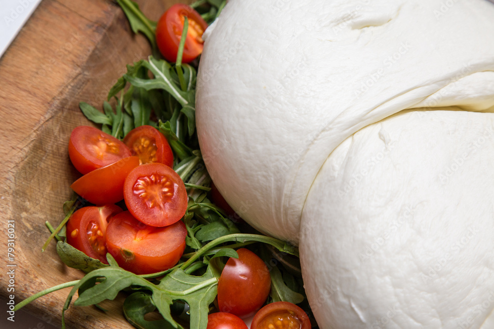 Antipasto di mozzarella e pomodorini Antipasto di mozzarella e pomodorini