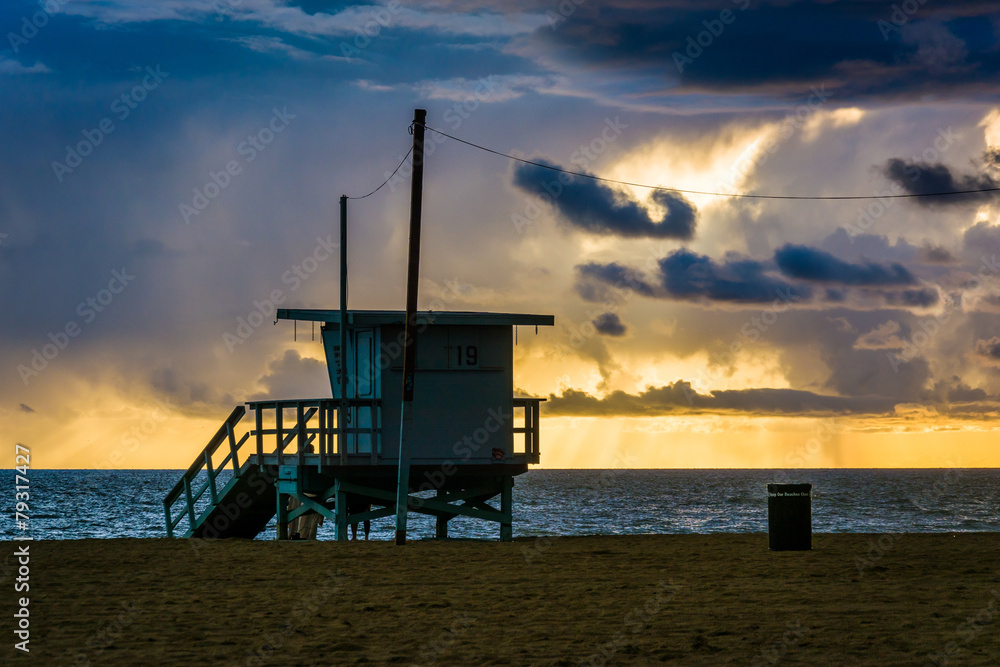 Sunset over a lifeguard tower and the Pacific Ocean, in Venice B
