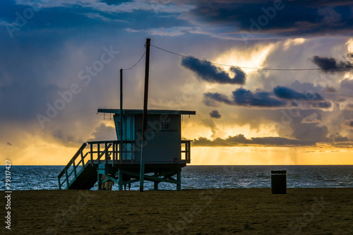 Sunset over a lifeguard tower and the Pacific Ocean, in Venice B