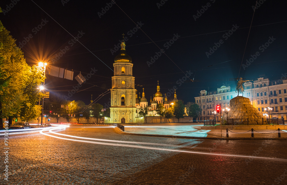 Fototapeta premium Saint Michael Monastery in Kiev at night