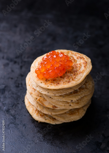фотографія Buckwheat blini with red caviar and sour cream