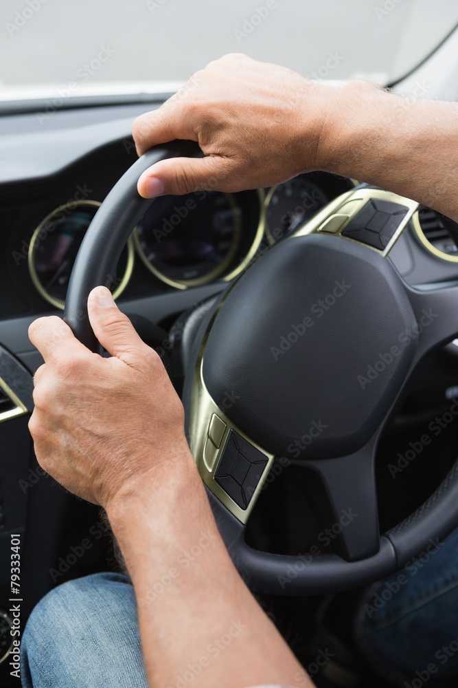 Naklejka premium Close up of man holding his wheel