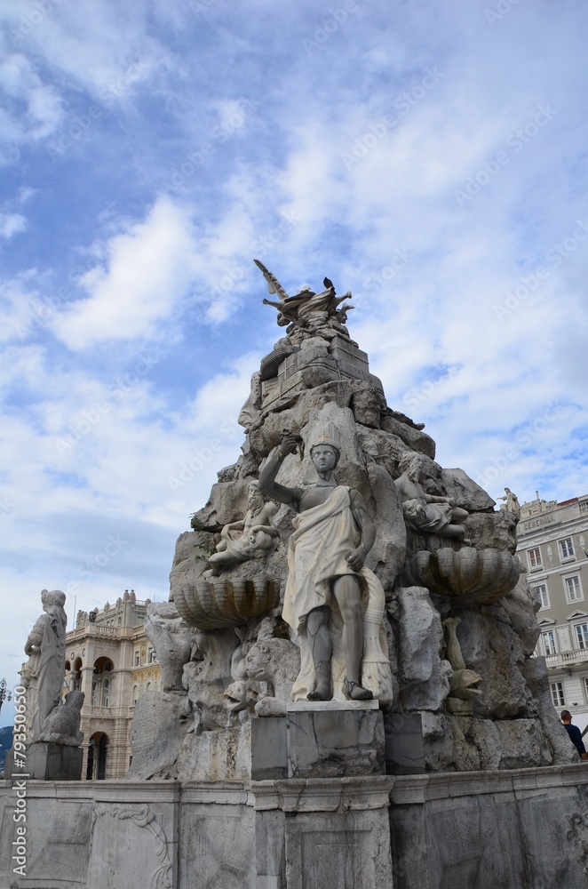 Fontaine des quatre monuments, Trieste