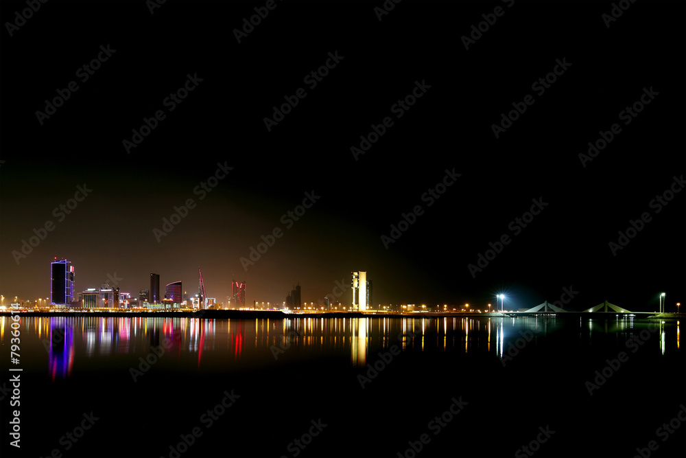 Fototapeta premium Broad view of Bahrain skyline and reflection