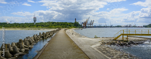 Obraz na plátně Entrance to the harbor