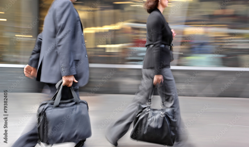 Obraz premium motion blurred business people walking on the street