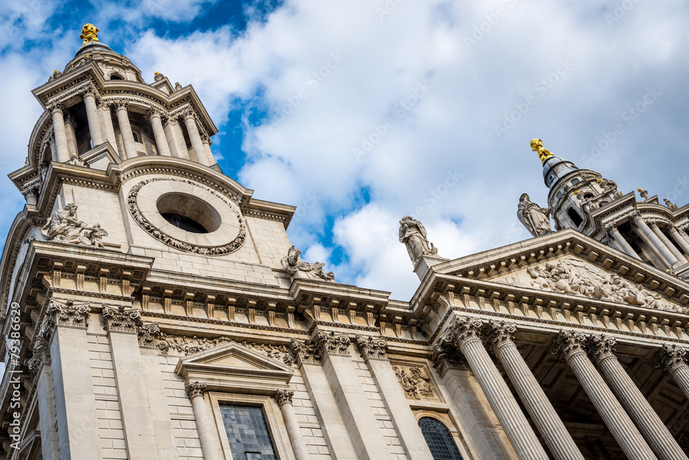 Fototapeta premium Famous St. Paul's Cathedral church, London, United Kingdom.