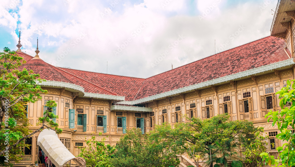 Vimanmek Mansion, Dusit Palace, the world's largest golden teak Vimanmek Mansion, Dusit Palace, the world's largest golden teak