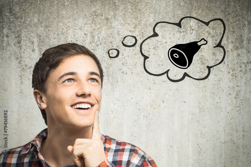 Junger Mann denkt an Haxe