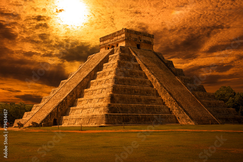 El Castillo of Chichen Itza, mayan pyramid in Yucatan, Mexico photo