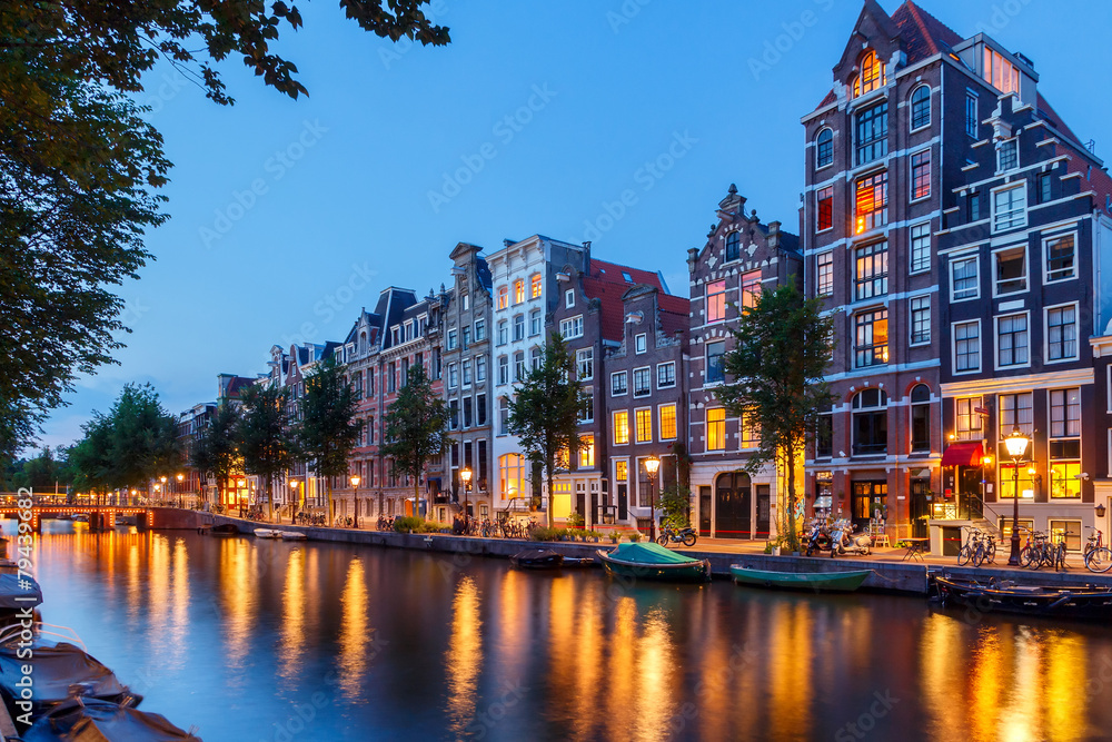 Amsterdam's canals. - obrazy, fototapety, plakaty 