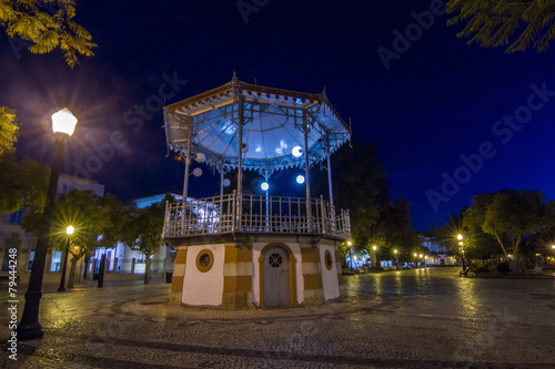 Night view of the park area next to the marina of Faro