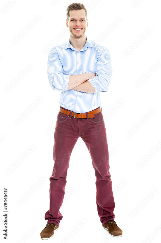 Fototapeta premium Selbstbewusster junger Mann mit verschränkten Armen