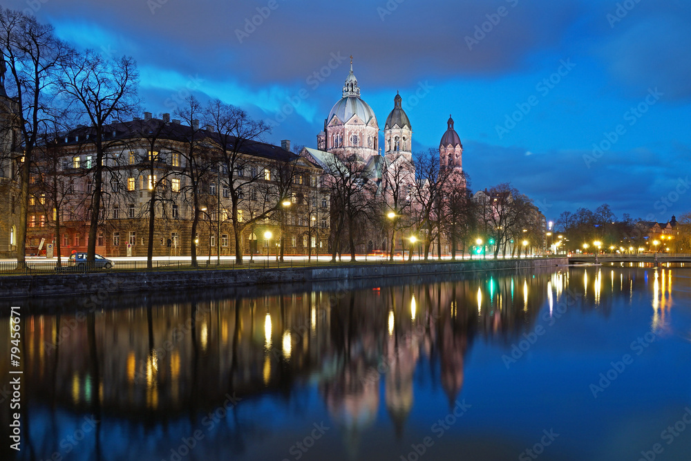 Obraz premium Die Sankt Lukas Kirche in München
