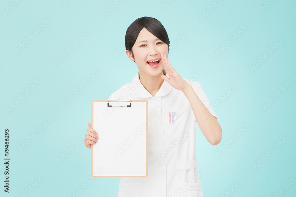 メッセージボードを持って応援するナース メッセージボードを持って応援するナース