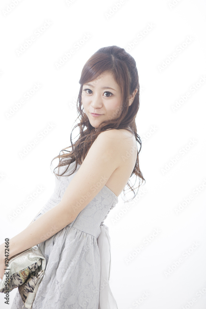 ドレスを着た女性 ドレスを着た女性